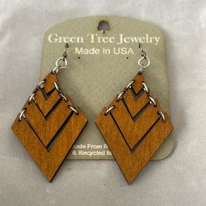 Green Tree Jewelry Fountain Pyramid Earrings